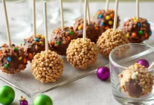 Cheesecake ball recipe that's quick, creamy, and no-bake! Perfect for parties, holidays, or anytime you crave a sweet treat. Easy to customize with your favorite flavors and toppings.